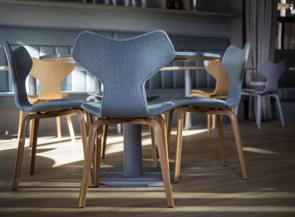 Grand Prix™ 4130, Fully Upholstered — Fritz Hansen — Arne Jacobsen — FAIR